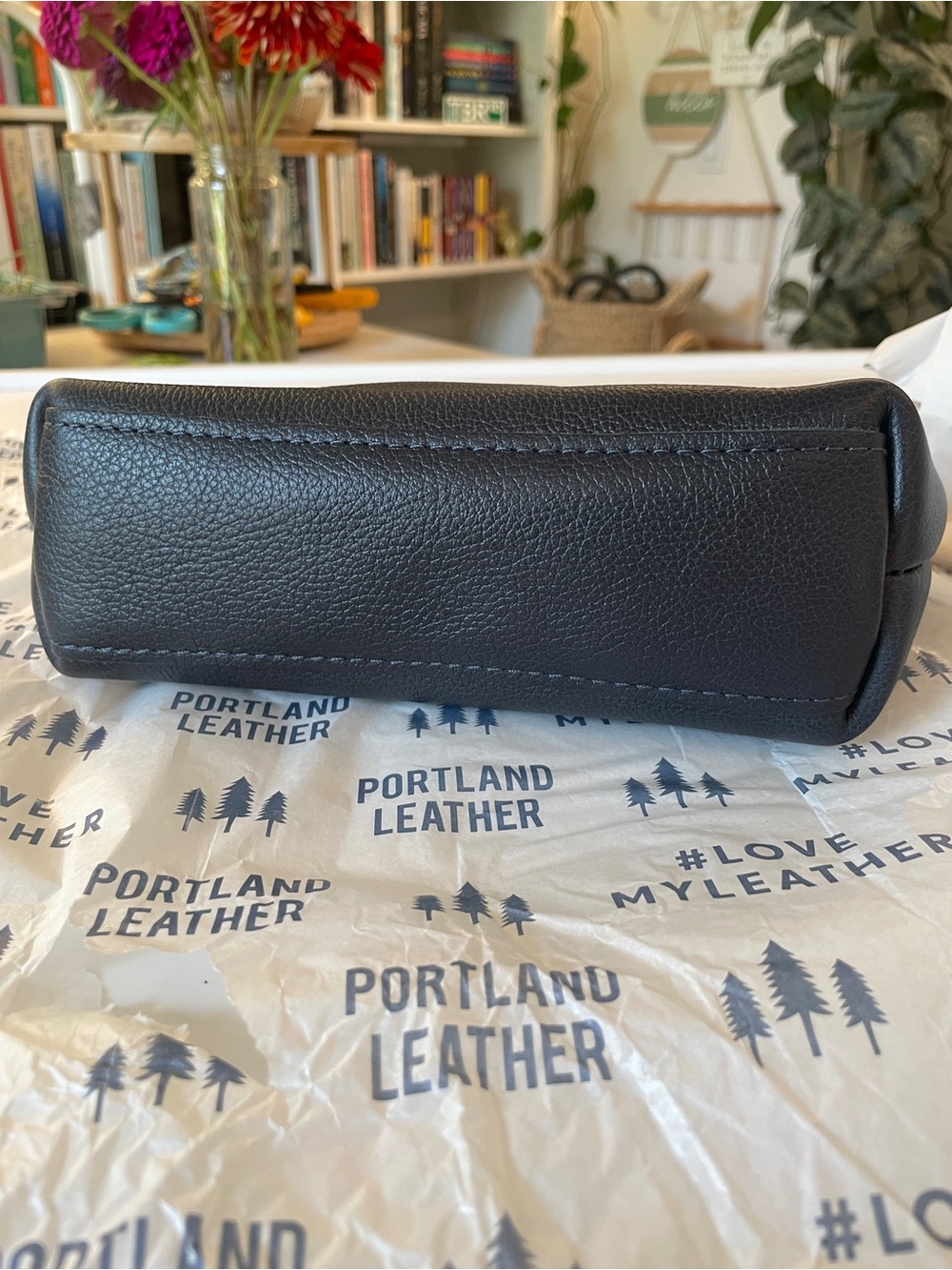 NEW* Portland Leather Black Pebbled Leather Cosmetic Pouch - Picture 5 of 5